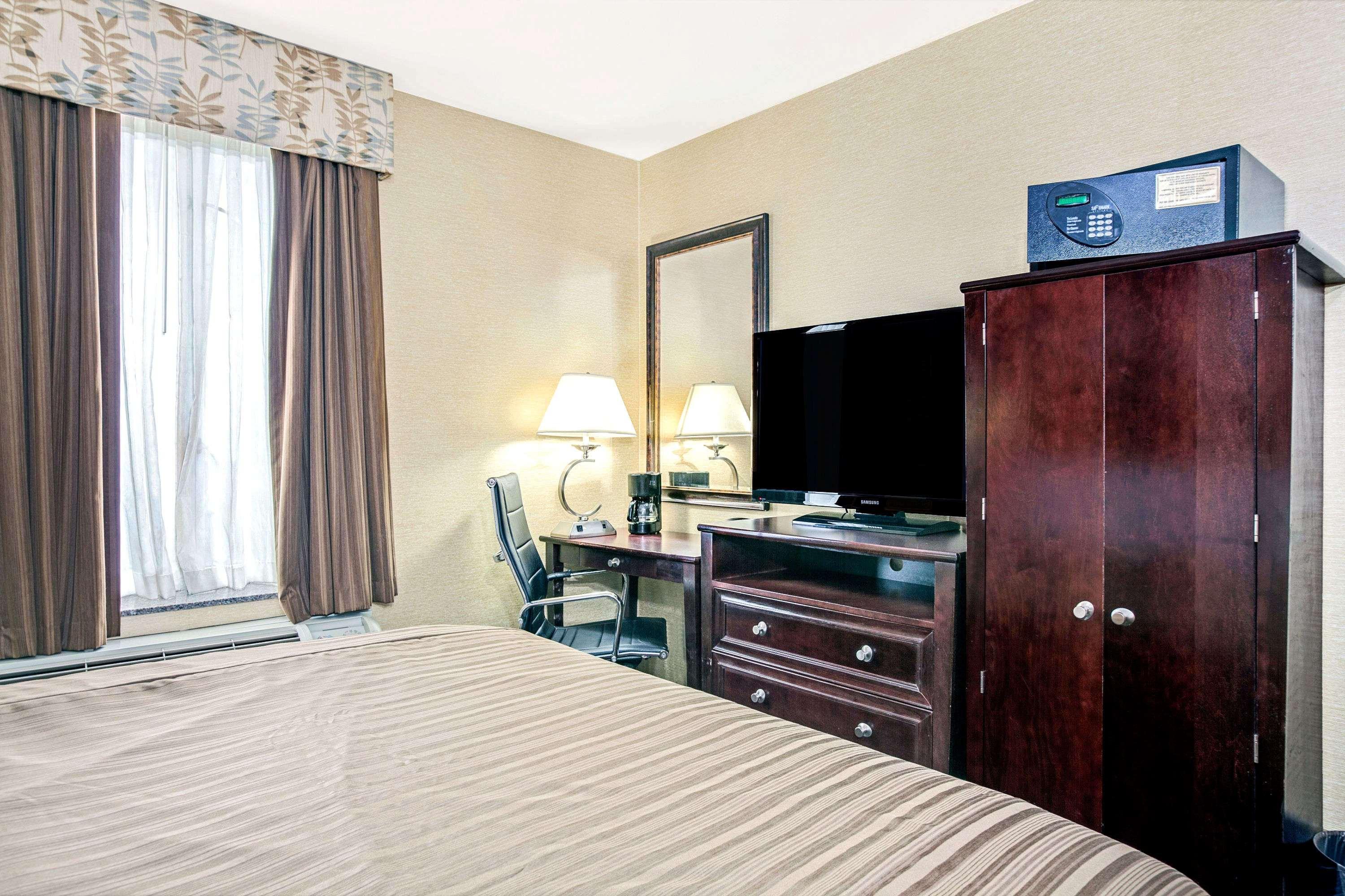 ניו יורק Days Inn By Wyndham Long Island City מראה חיצוני תמונה
