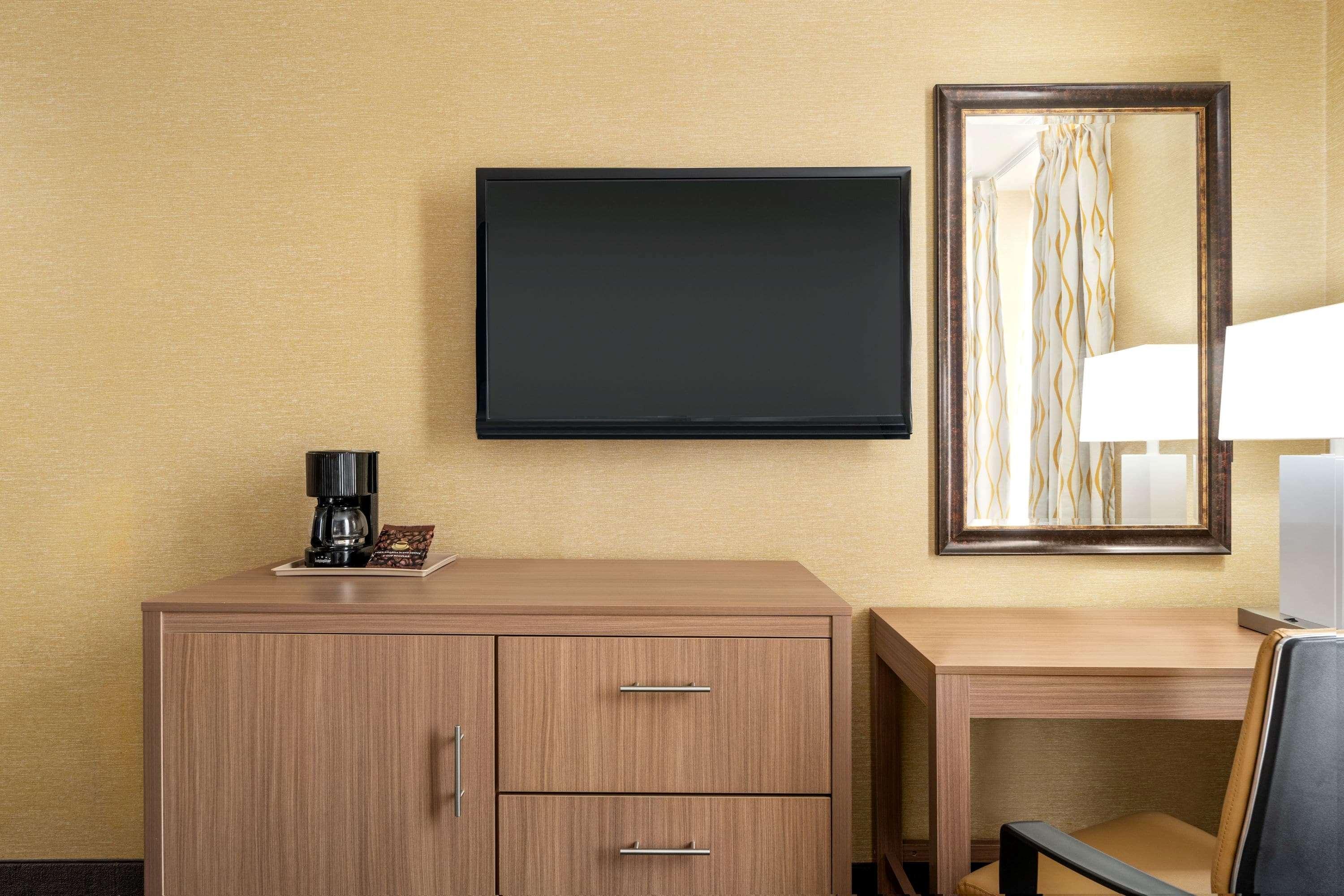 ניו יורק Days Inn By Wyndham Long Island City מראה חיצוני תמונה