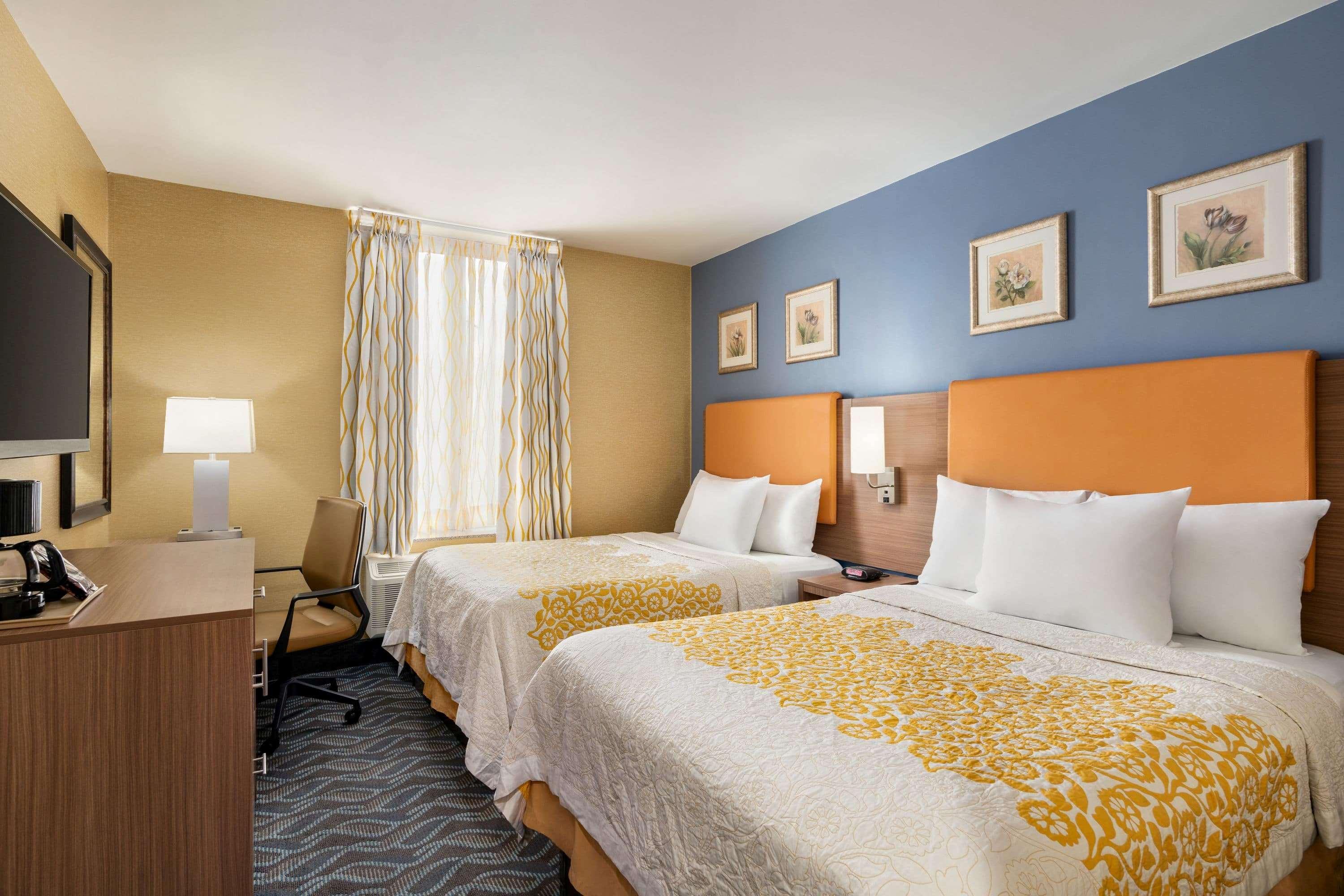 ניו יורק Days Inn By Wyndham Long Island City מראה חיצוני תמונה