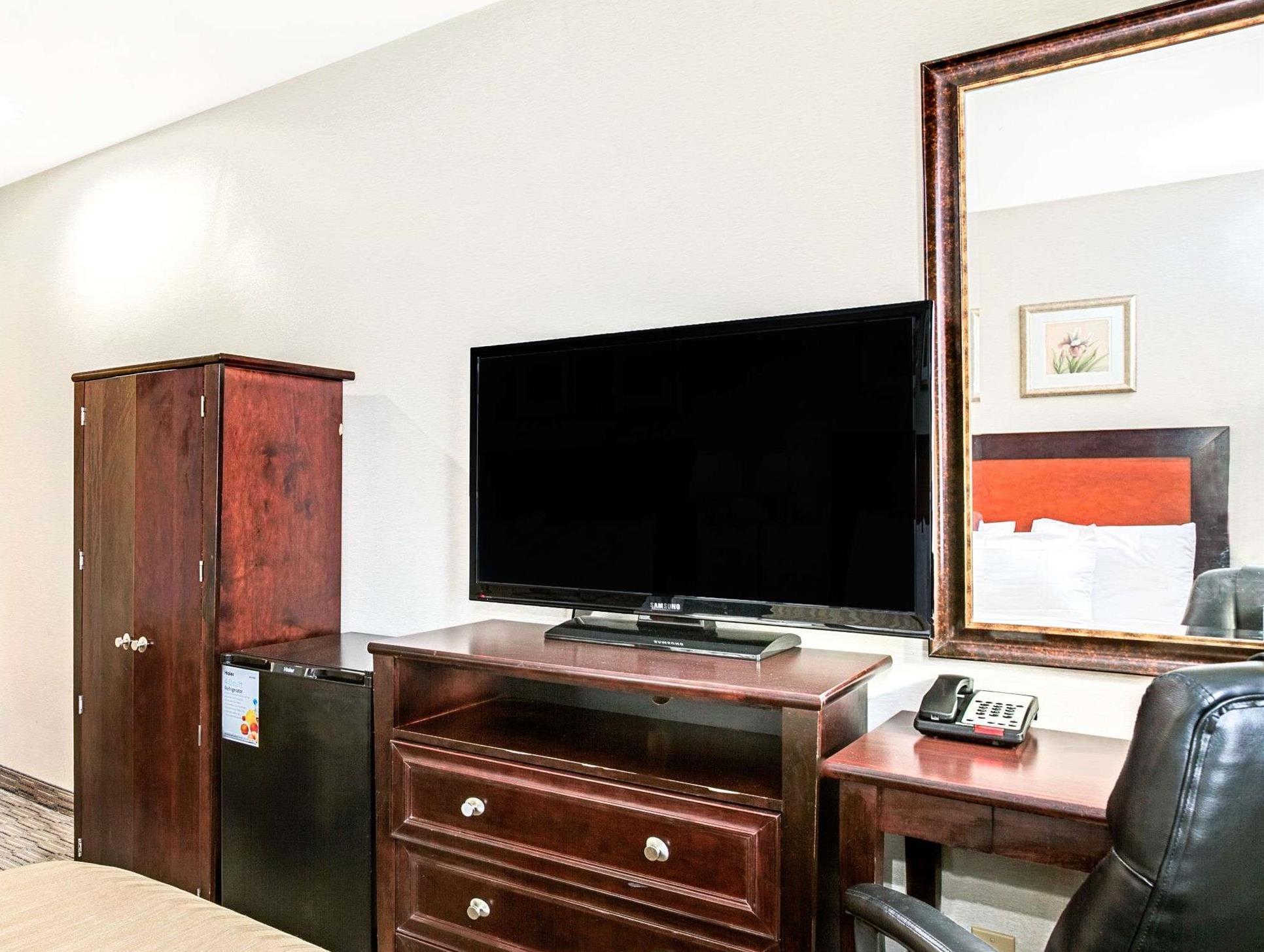 ניו יורק Days Inn By Wyndham Long Island City מראה חיצוני תמונה