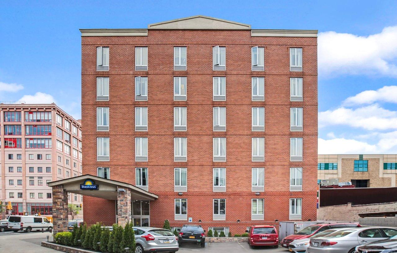 ניו יורק Days Inn By Wyndham Long Island City מראה חיצוני תמונה