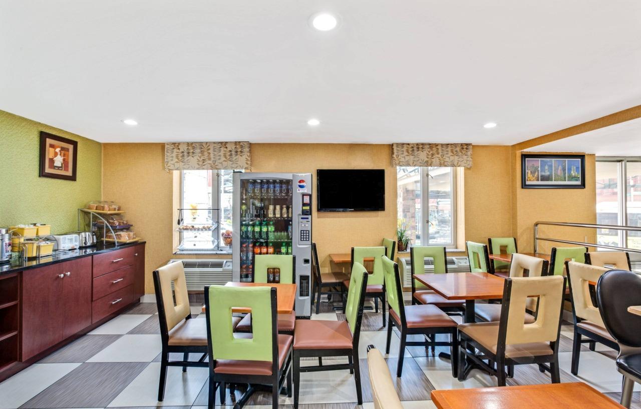 ניו יורק Days Inn By Wyndham Long Island City מראה חיצוני תמונה